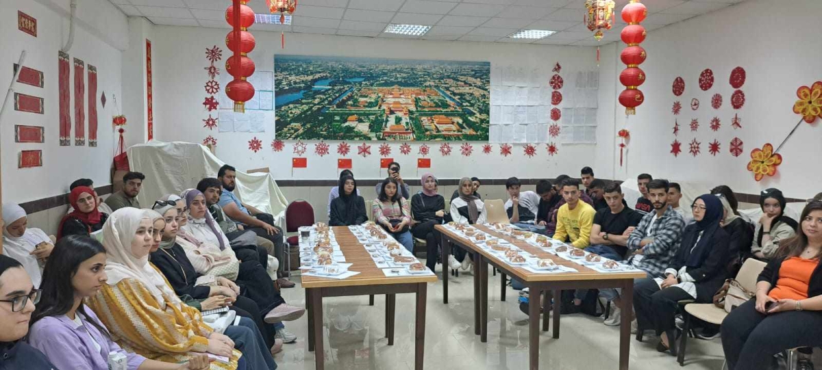 قسم اللغة الصينية وآدابها في جامعة فيلادلفيا يلتقي بطلبته الجدد