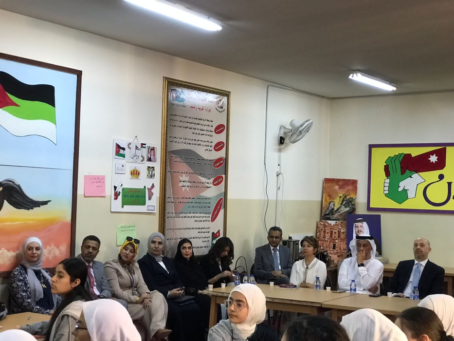 الوفد الإماراتي يزور مدارس لواء وادي السير...صور