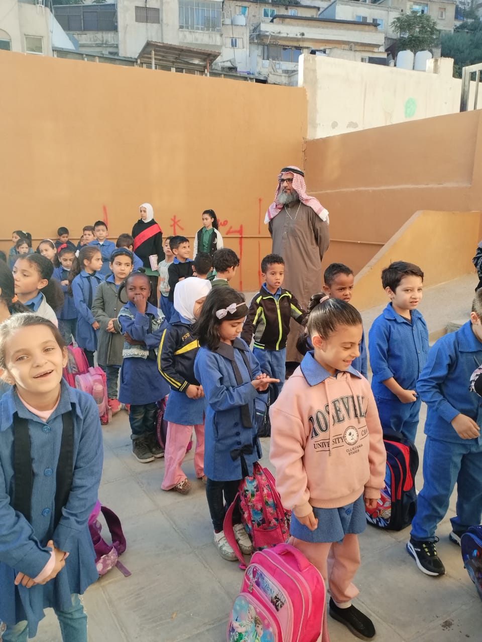 العطيوي يتفقد مدرسة سمير الرفاعي الثانوية المختلطة