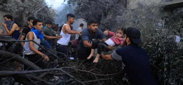 انتشال 50 شهيداً من داخل مدرسة البراق في غزة