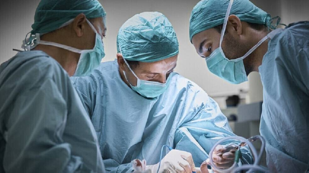 إجراء أول زراعة عين كاملة في العالم