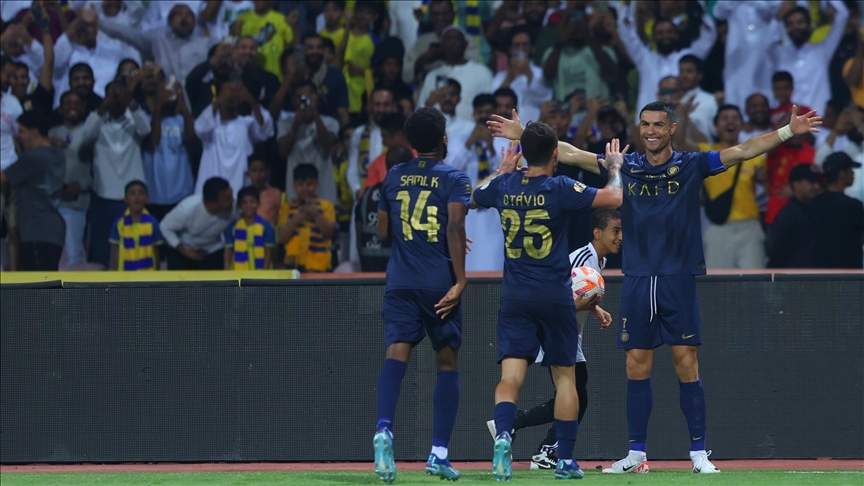 النصر يواصل ملاحقة الهلال على صدارة الدوري السعودي