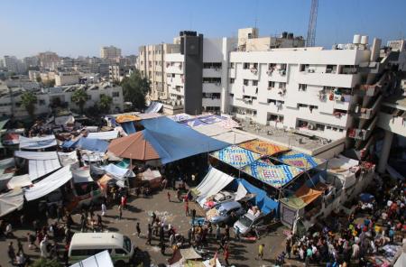 صحة غزة: الاحتلال حول مجمع الشفاء لساحة حرب