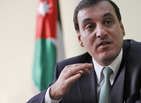 المجالي يكتب لماذا تتعلق الناس بفايز الدويري ؟