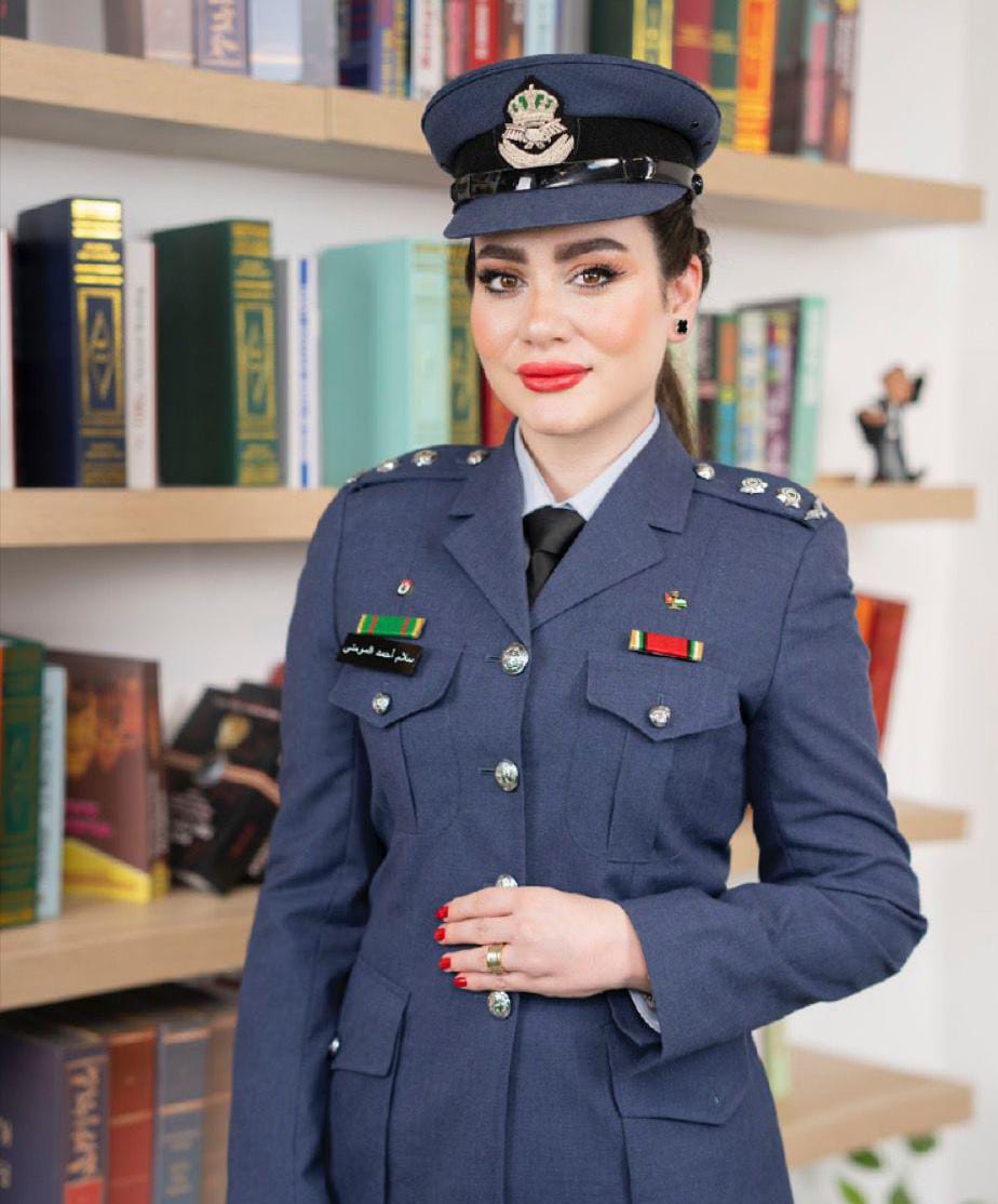 الإعلامية نهى المومني تهنئ الملازم اول سلام المومني بمناسبة الإرادة الملكية