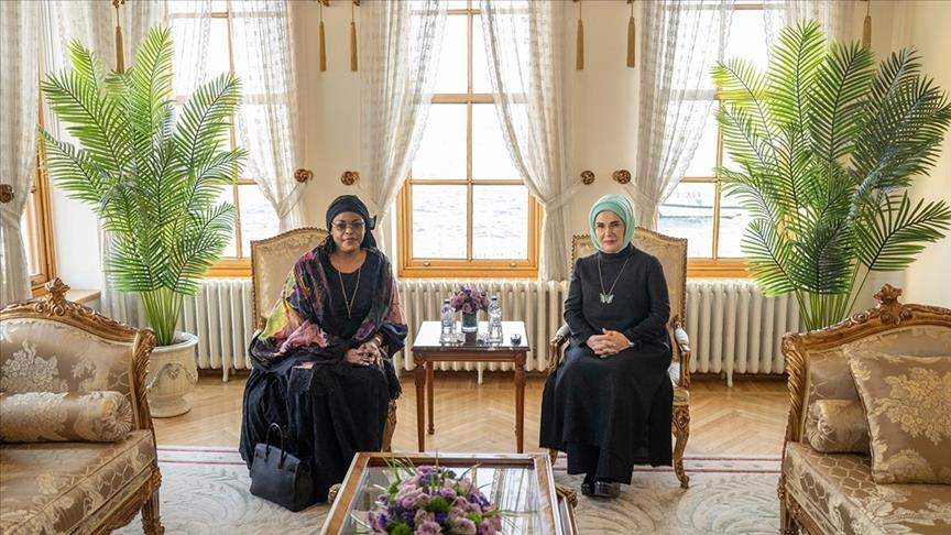 أمينة أردوغان تلتقي نظيرتها السنغالية في إسطنبول