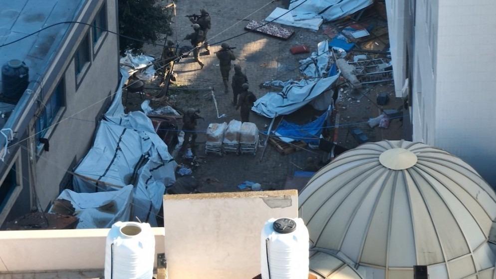 جيش شراذم الأمم يتخذون المتواجدين في مجمع الشفاء دروعا بشرية