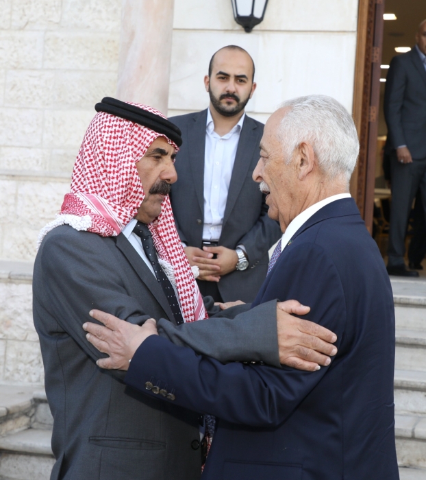 مندوبا عن الملك وولي العهد العيسوي يعزي عشيرتي  الرواشدة ، والمواجدة...صور