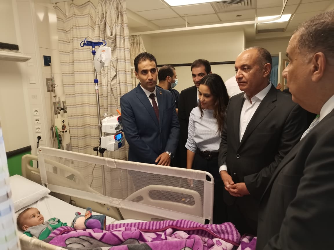 السفير العضايلة يزور أطفالا غزيين سيتم نقلهم إلى الأردن...صور