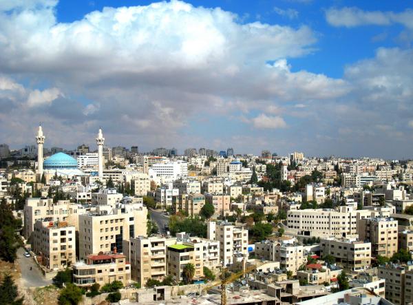 “الطقس” : أجواء لطيفة الحرارة في أغلب المناطق نهاري الخميس والجمعة