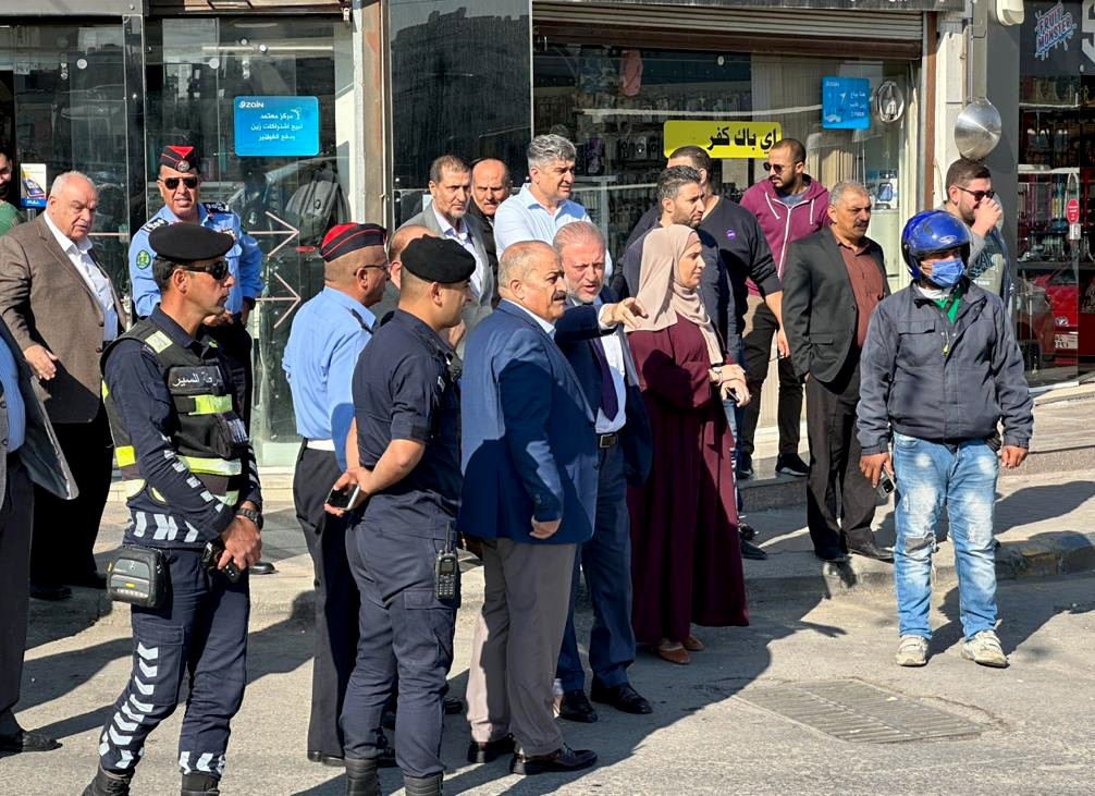 العتوم يطلع على الواقع المروري في مجمع عمان الجديد باربد