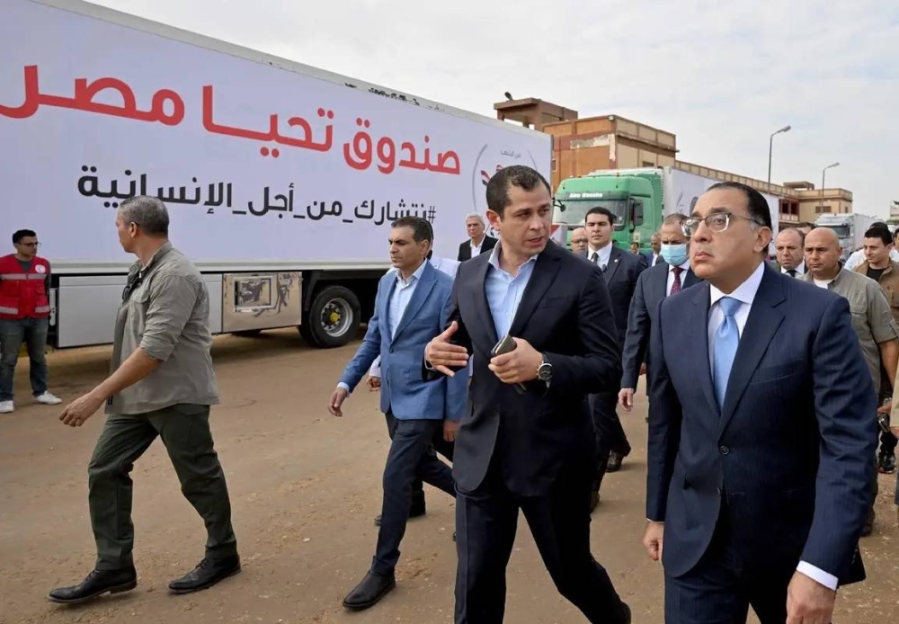 مصر: إطلاق 190 شاحنة لإغاثة غزة.. وعبور 129 ألف لتر وقود إلى القطاع