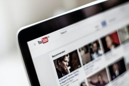 يوتيوب يطلق أداة ذكاء اصطناعي تحاكي غناء فنانين