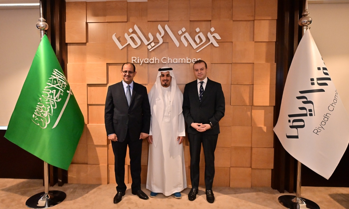 وفد من قطاع الصناعات الجلدية والمحيكات يبحث تعزيز التبادل التجاري مع السعودية