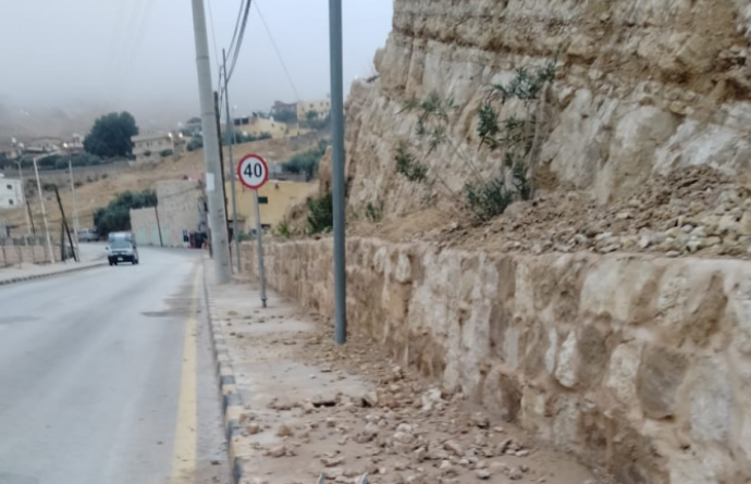 وادي موسى: جدران تجميلية آيله للسقوط وأضرار السيول تكرر عند كل شتوة وسط معاناة المواطنين