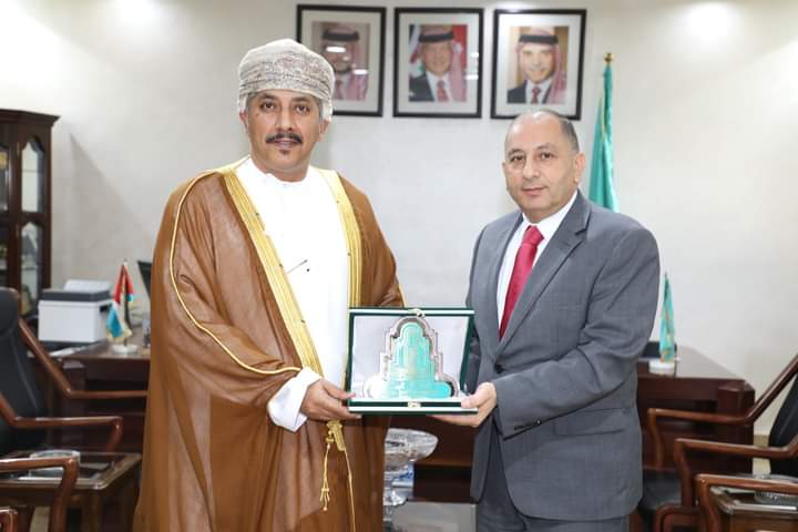رئيس جامعة آل البيت يرعى ندوة عُمان في عيون زائريها الأردنيين