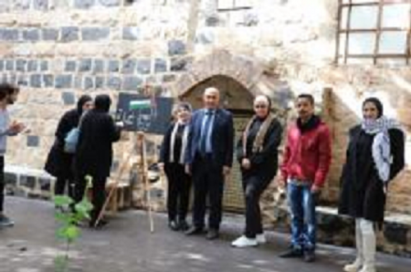 وفد من طلبة جامعة إربد الأهلية يزور بيت شاعر الأردن الكبير عرار