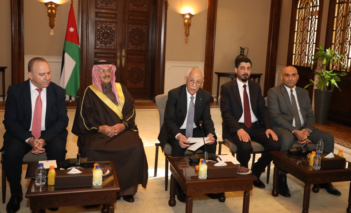 *رئيس الديوان الملكي يلتقي رؤساء وأعضاء لجان تحسين خدمات المخيمات بالمملكة*