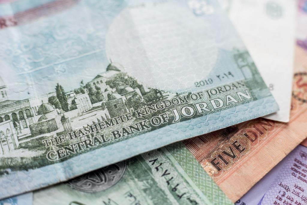 الحكومة تقر موازنة 2024 بحجم 12.37 مليار دينار