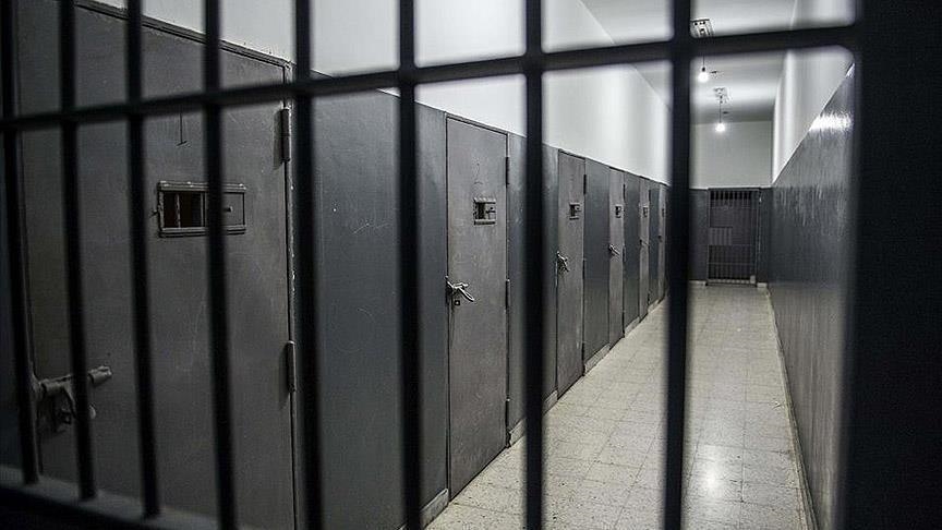 طفل محرر : طعامنا قليل جدا في سجون إسرائيل