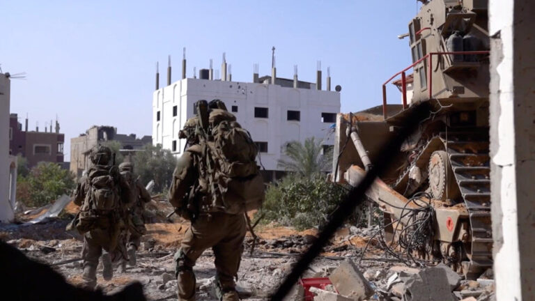 جيش الاحتلال يمنع عودة الفلسطينيين لمنازلهم في مدينة غزة