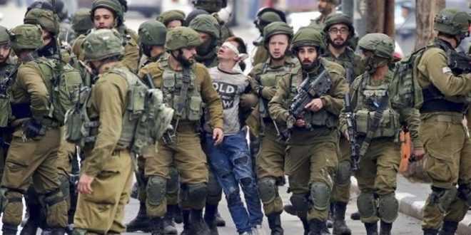 قوات الاحتلال تعتقل 56 فلسطينياً وتهدم منزلين في الضفة الغربية