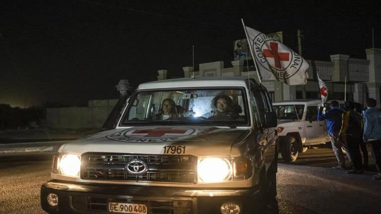 الحكومة الإسرائيلية تصادق على إضافة 50 أسيرة فلسطينية للإفراج عنهن