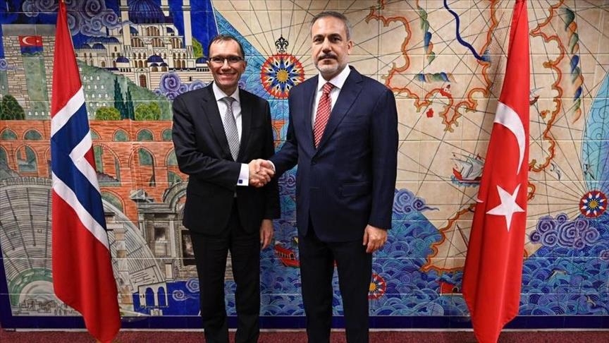 فيدان يلتقي نظيريه النرويجي والسويدي على هامش اجتماع الناتو