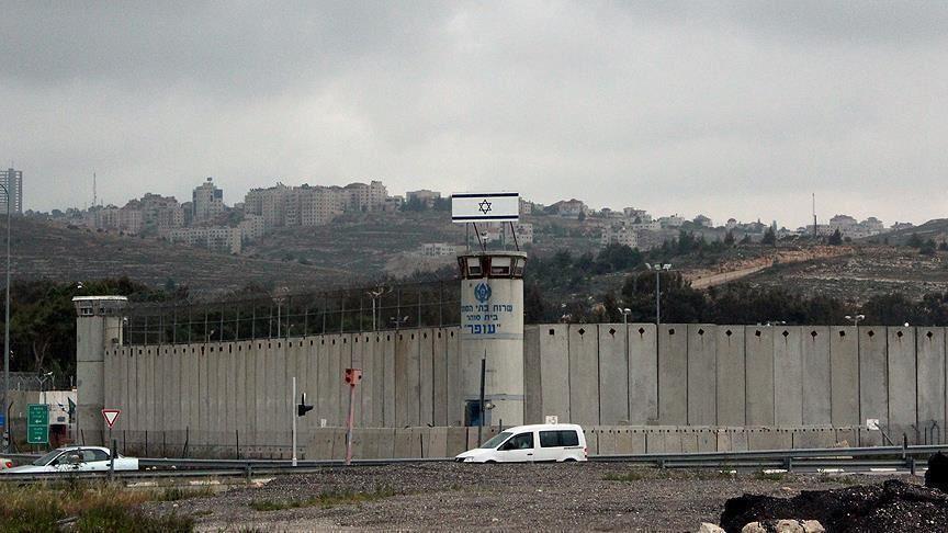 استعدادات بمحيط سجن عوفر تمهيدا للإفراج عن الأسرى الفلسطينيين