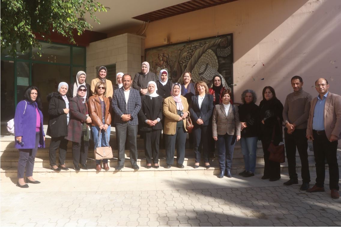 وفد من الاتحاد العام للمرأة الفلسطينية يزور المستشفى الميداني الأردني نابلس1....صور