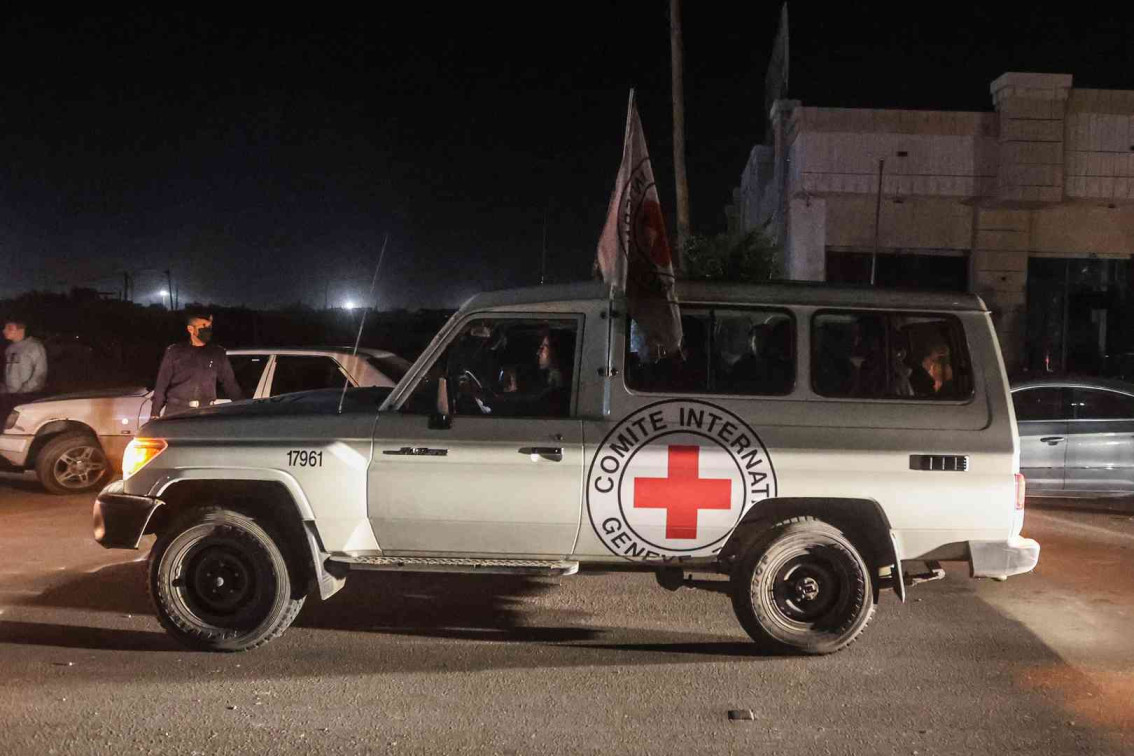 حماس سلمت الدفعة السابعة من المحتجزين الإسرائيليين