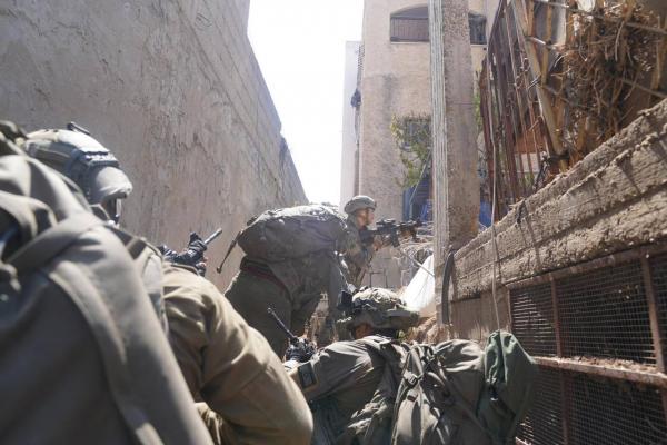قوات الإحتلال تنفذ اقتحامات في جنين والبيرة ونابلس والخليل