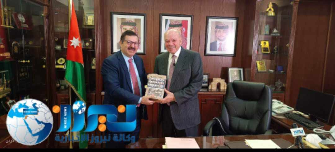 صورة من ذاكرة الوطن ...لدولة فيصل الفايز والمؤرخ عمر العرموطي