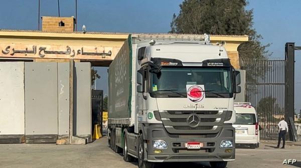 استئناف دخول شاحنات مساعدات إلى غزة