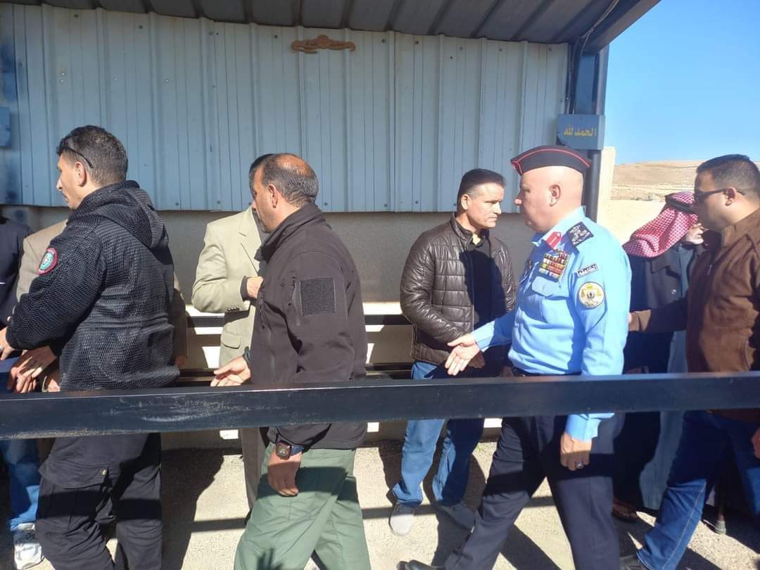 العميد الفايز يشارك في تشييع جثمان الملازم أول متقاعد احمد الحناطقه بالطفيلة