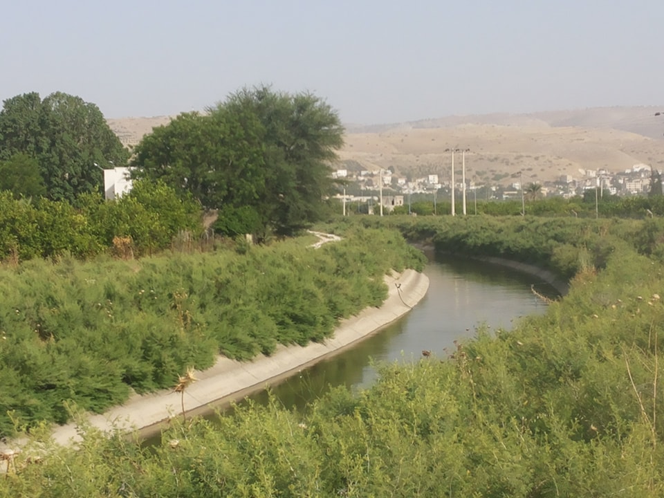إزالة اعتداءات على قناة الملك عبد الله بالأغوار الشمالية