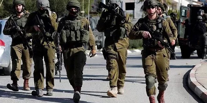 إصابة ثلاثة فلسطينيين برصاص الاحتلال شرق الخليل