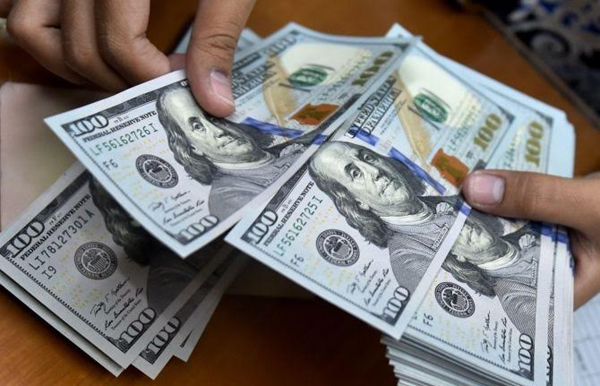 ارتفاع الدولار بعد صدور بيانات اقتصادية أميركية