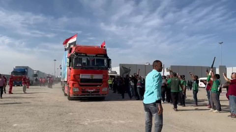 الهلال الأحمر الفلسطيني: تسلمنا 80 شاحنة مساعدات عبر معبر رفح