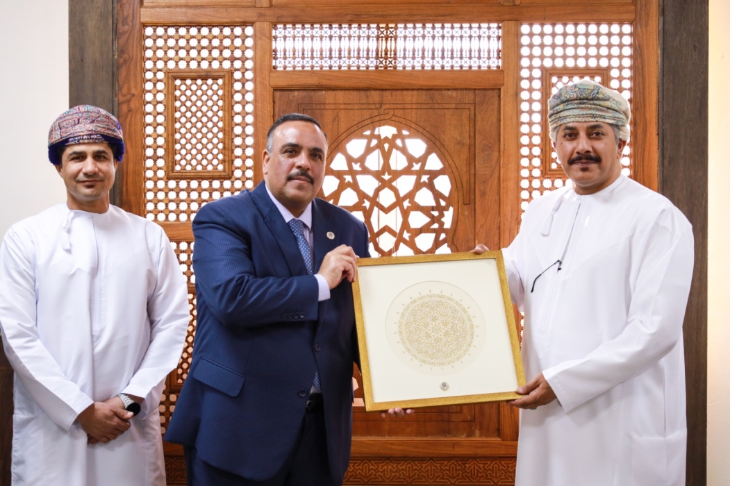السفير العُماني يزور جامعة العلوم الإسلامية العالمية..صور