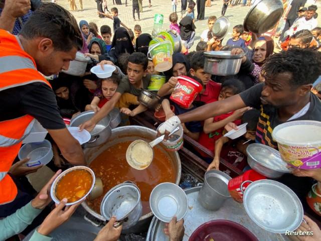 منظمة عالمية: الناجون من القصف في غزة يواجهون خطر المجاعة