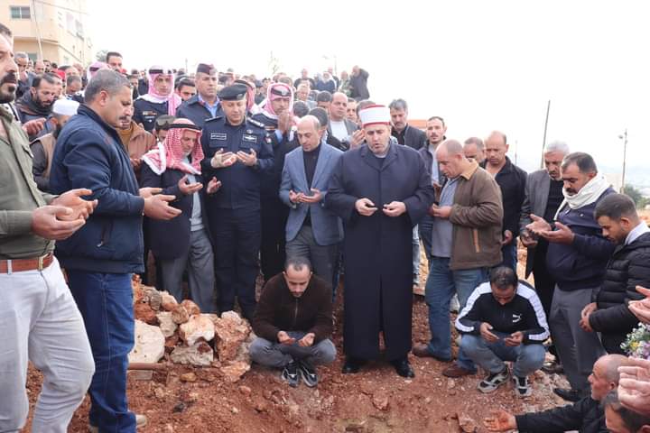 العميد العزام يشارك في تشييع جثمان النقيب سامر بني فواز_صور