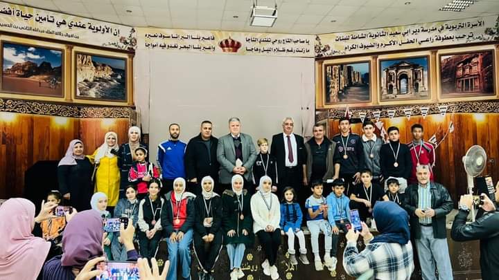 مدير التربية والتعليم للواء الكورة يرعى اختتام البطولة التنشيطية لجائزة الملك عبدالله الثاني للياقة البدنيةصور