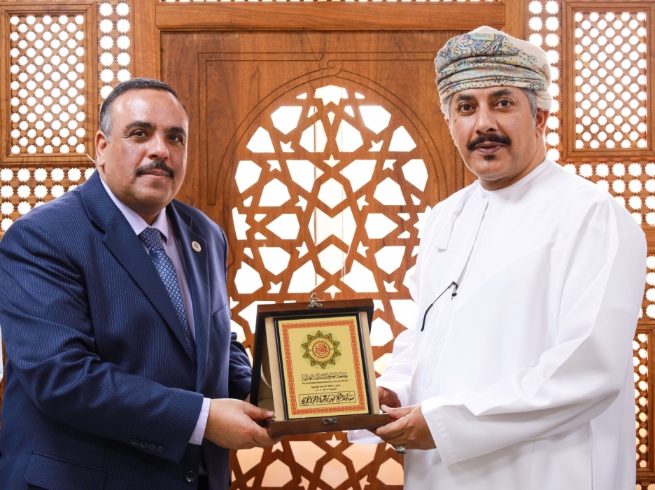 السفير العُماني يزور جامعة العلوم الإسلامية العالمية