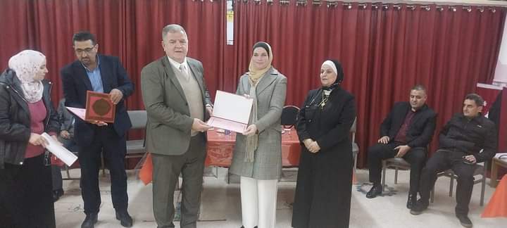 الروابدة يكرم الطالبة يقين مقدادي لفوزها بالمركز الاول في مسابقة اولمبياد الرياضيات على مستوى المملكة_صور