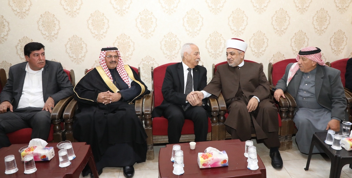مندوبا عن الملك وولي العهد العيسوي يعزي عشيرتي الخرابشة والخلايلة...صور