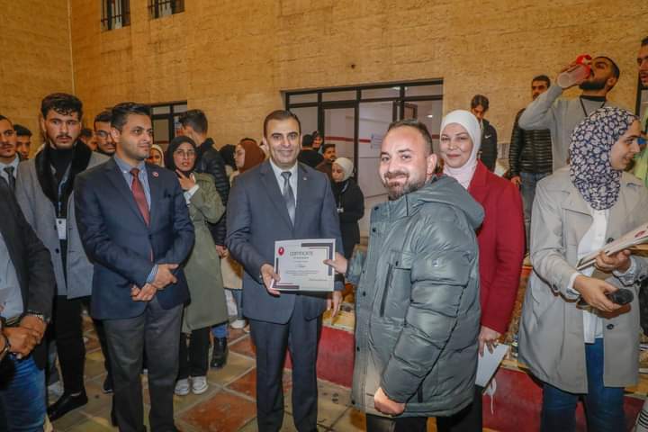 الروابدة يفتتح معرض المشاريع الريادية والبحثية في كلية الأعمال في الجامعة الهاشمية_صور