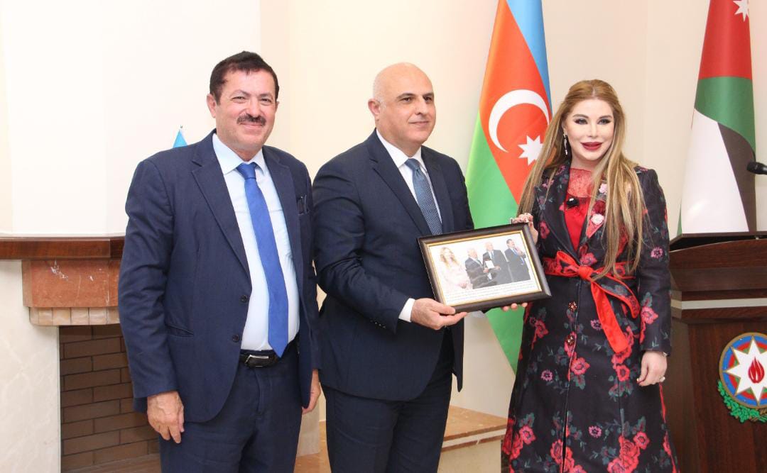 اشهار كتاب وطن وقيادة للعرموطي والمناصير في الذكرى المئوية للرئيس الأذربيجاني حيدر علييف...صور وفيديو