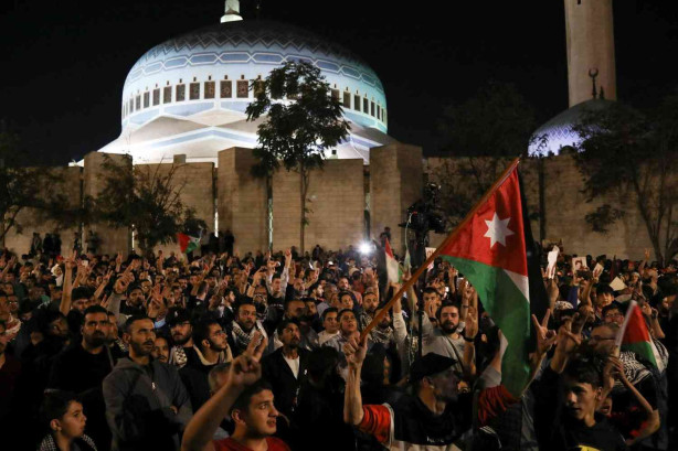 الأردن ..إخلاء سبيل دفعة جديدة من المتهمين بقضية تهريب الأسلحة إلى فلسطين