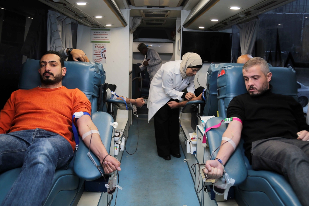 المهندسين تشارك في حملة للتبرع بالدم لقطاع غزة في مجمع النقابات...صور